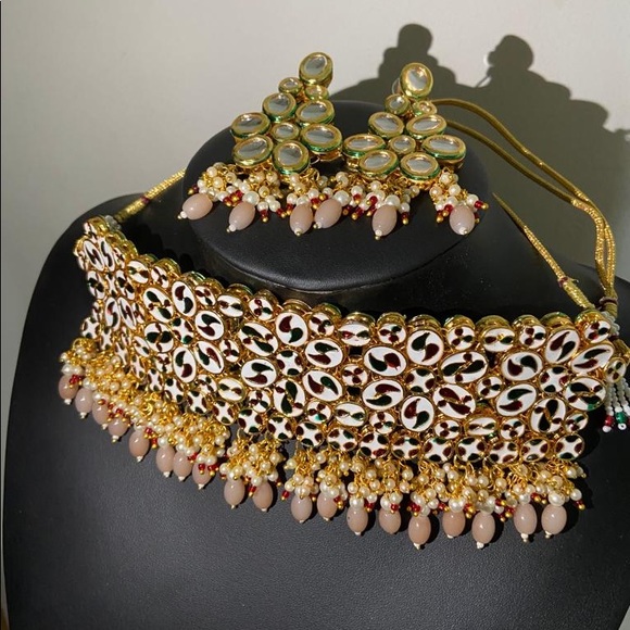 Kundan and semi precious stones Indian wedding jewellery set - Picture 2 of 8